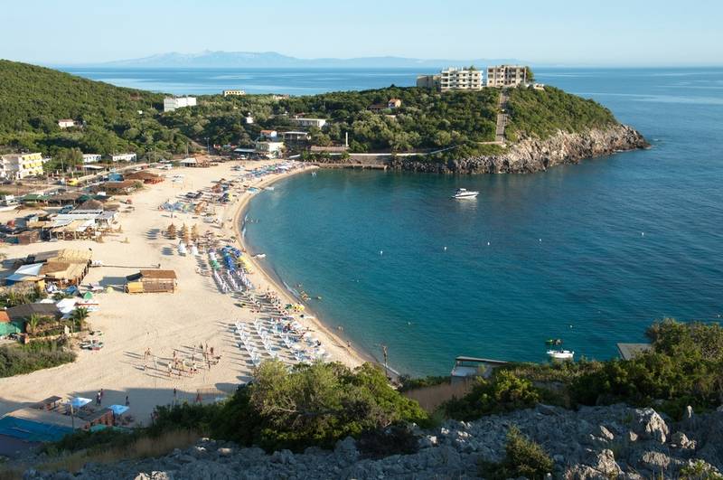 Jal Bay, Albania