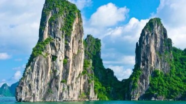 Halong Bay. PhotoRoman shutterstock